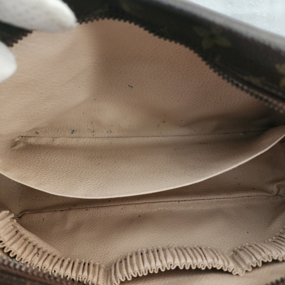 Authentic Louis Vuitton Toiletry - Picture 9 of 12